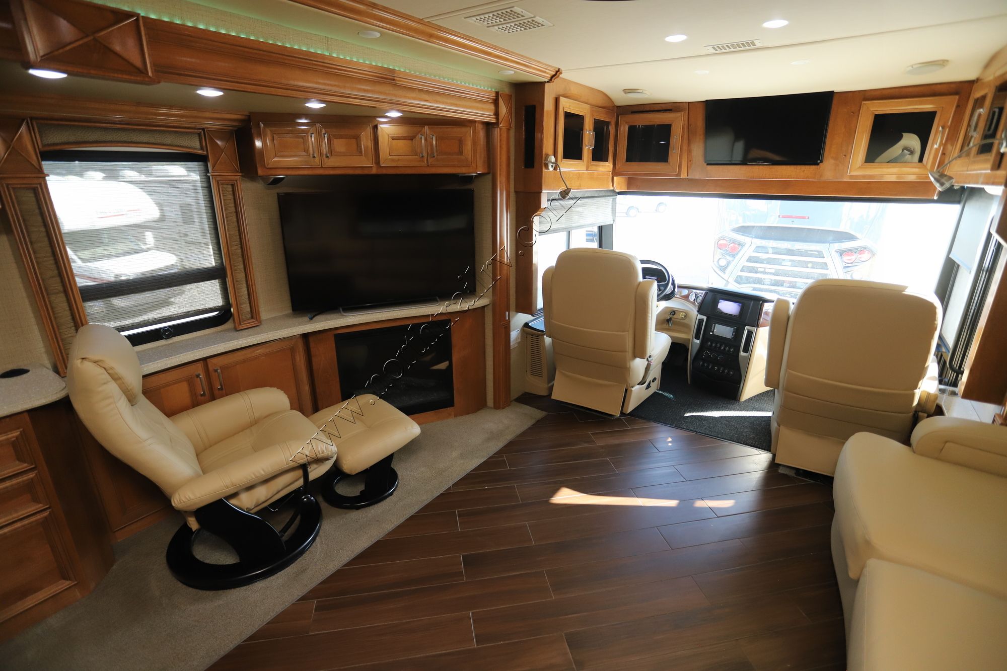 Used 2016 American Coach Revolution 42T Class A  For Sale