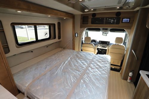 2025 Airstream Atlas Tommy Bahama