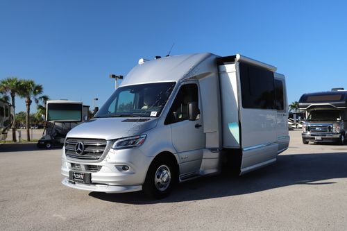 2025 Airstream Atlas Tommy Bahama