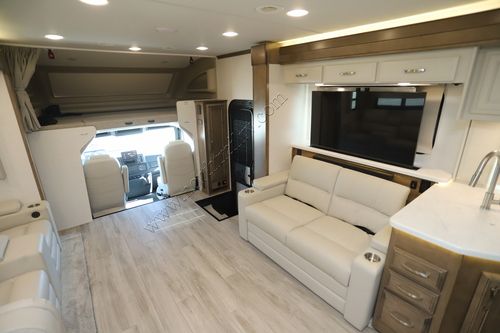 2025 Jayco Seneca Prestige 37M Super C