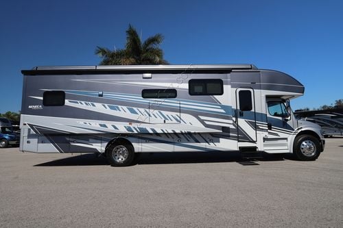 2025 Jayco Seneca Prestige 37M Super C