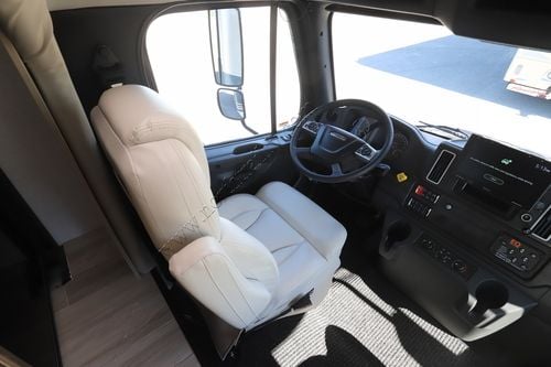 2025 Jayco Seneca Prestige 37M