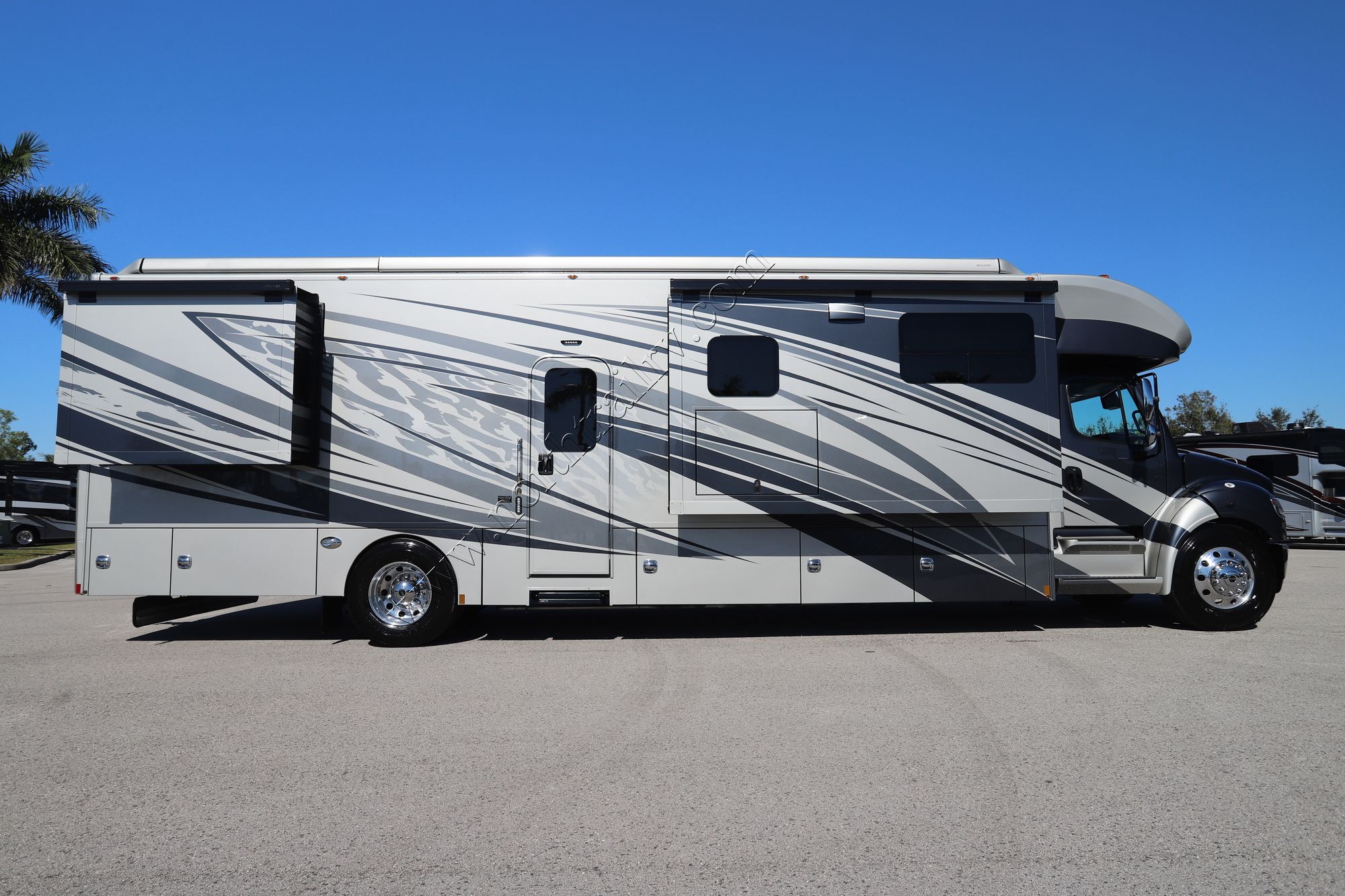 New 2025 Renegade Rv Verona Le 40LTS Super C  For Sale