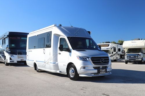 2025 Airstream Atlas Tommy Bahama E-1