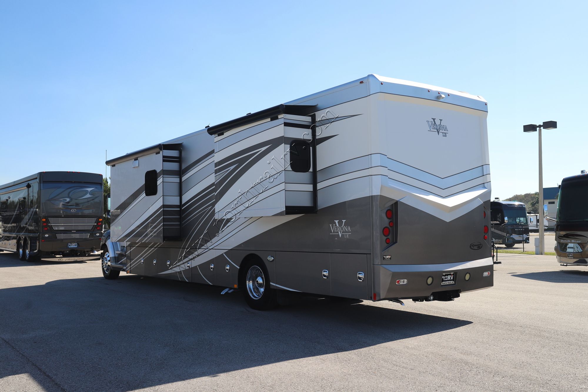 Used 2017 Renegade Rv Verona Le 40LRB Super C  For Sale