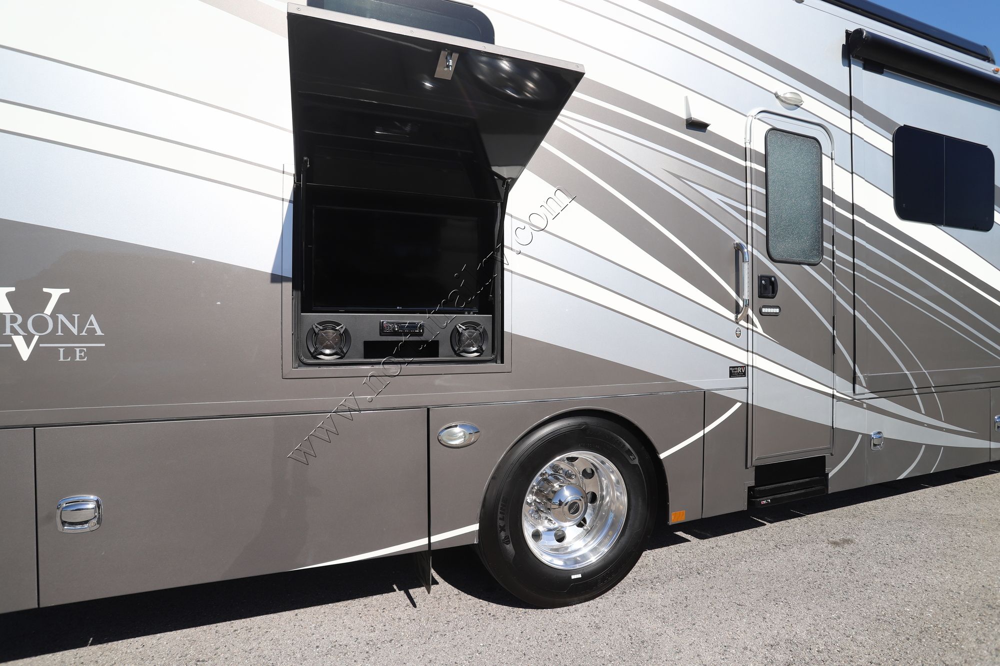 Used 2017 Renegade Rv Verona Le 40LRB Super C  For Sale