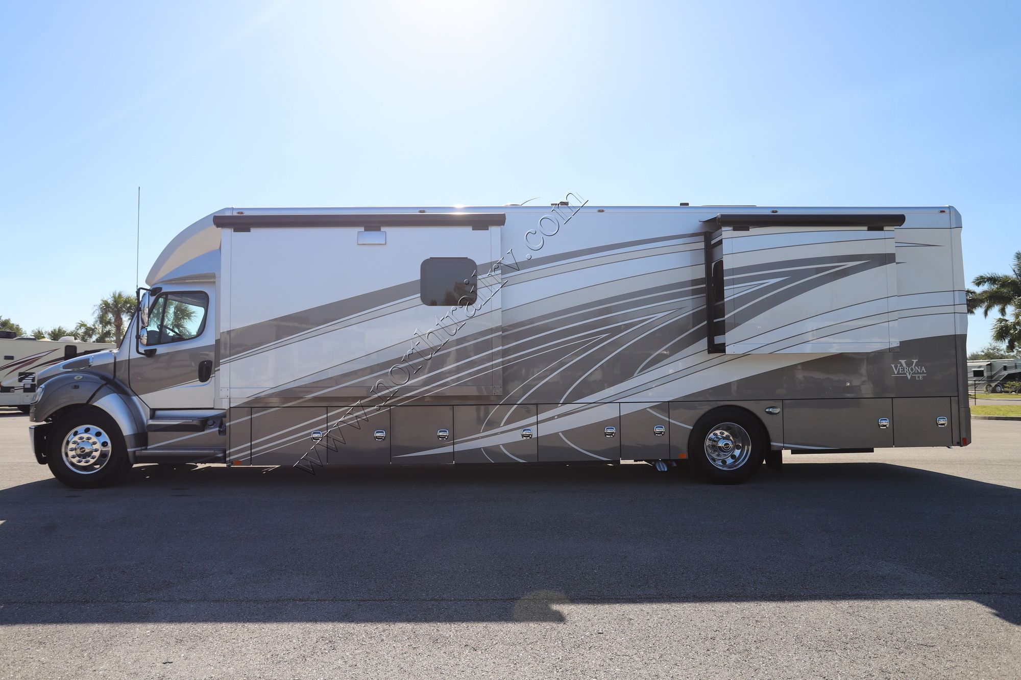 Used 2017 Renegade Rv Verona Le 40LRB Super C  For Sale