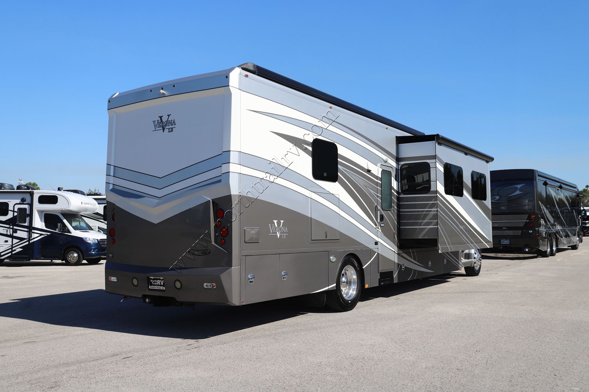 Used 2017 Renegade Rv Verona Le 40LRB Super C  For Sale
