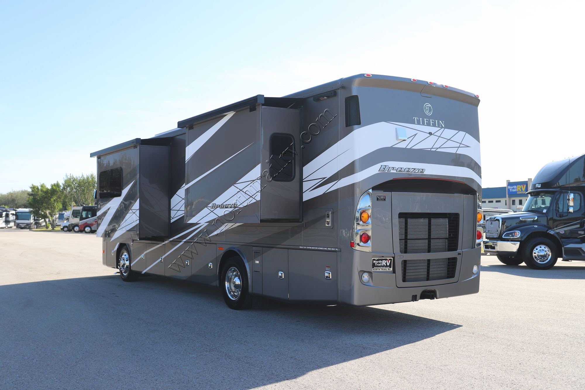 New 2025 Tiffin Motor Homes Breeze 33BR Class A  For Sale