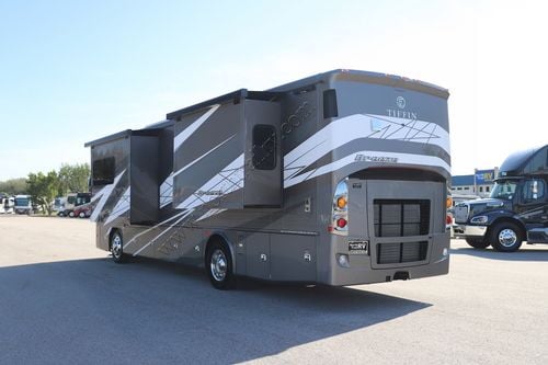 2025 Tiffin Motor Homes Breeze 33BR