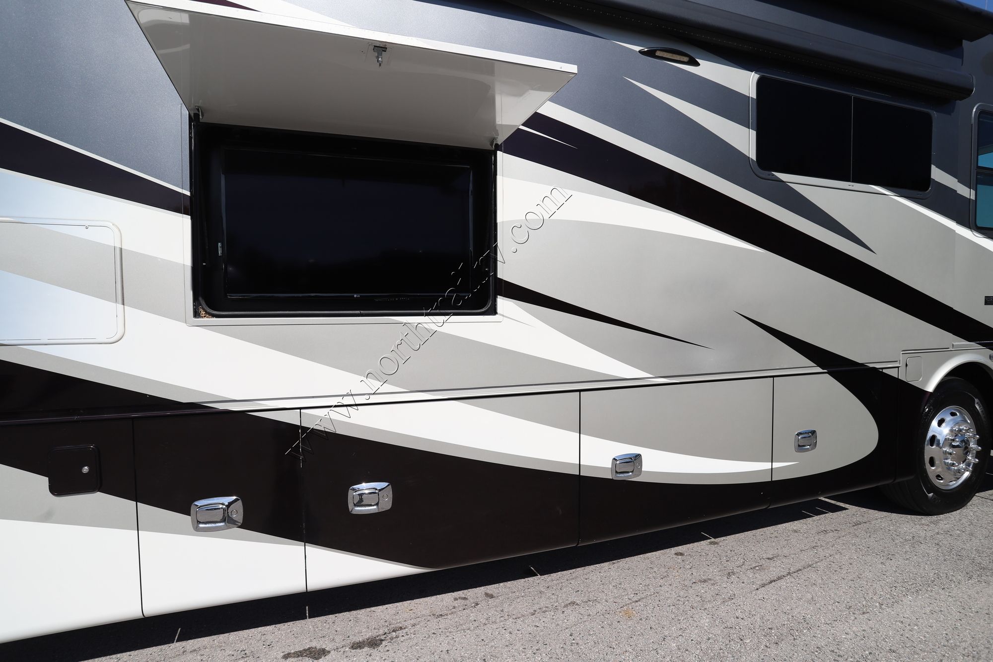 Used 2017 Tiffin Motor Homes Phaeton 40AH Class A  For Sale