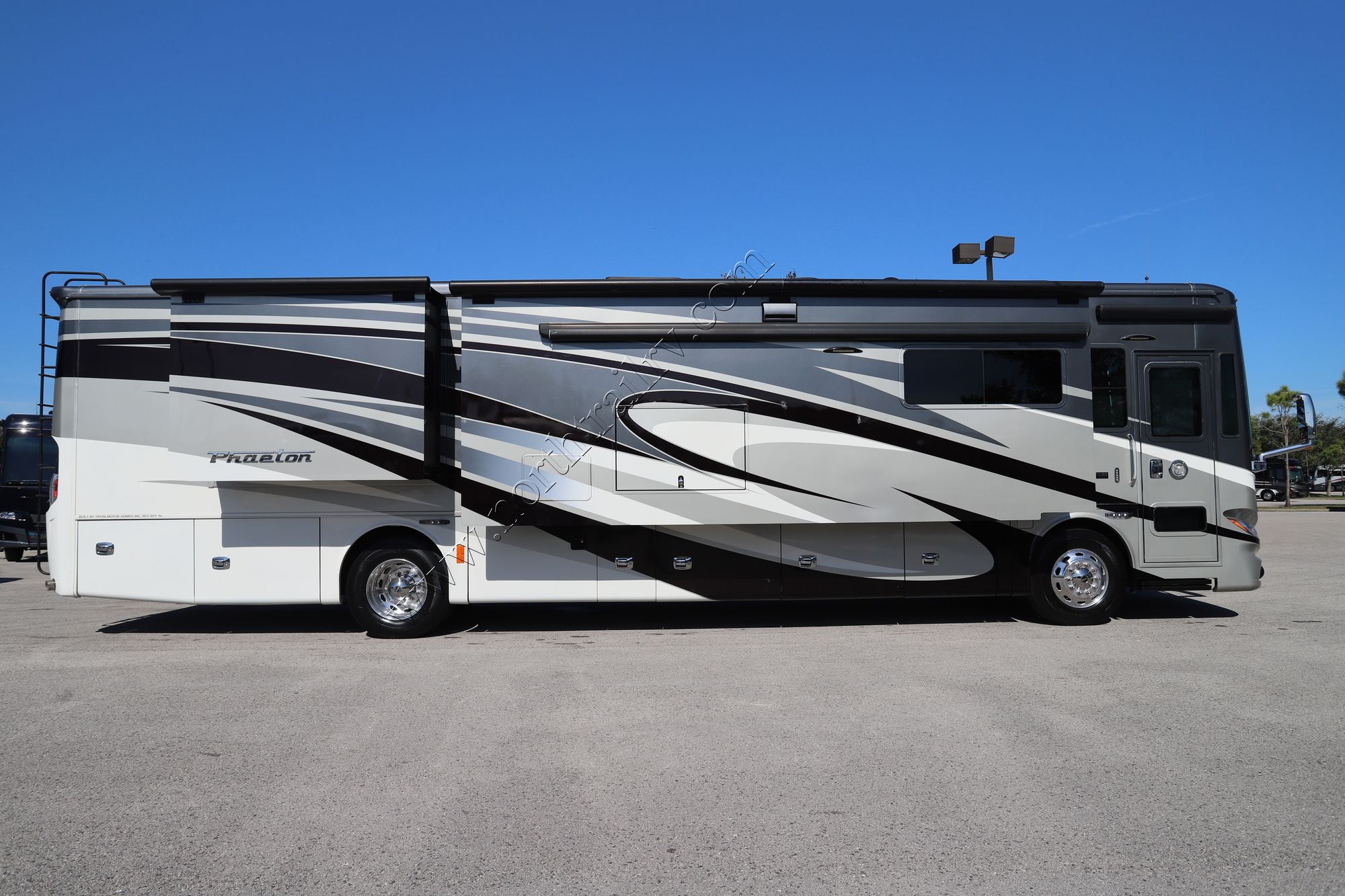 Used 2017 Tiffin Motor Homes Phaeton 40AH Class A  For Sale