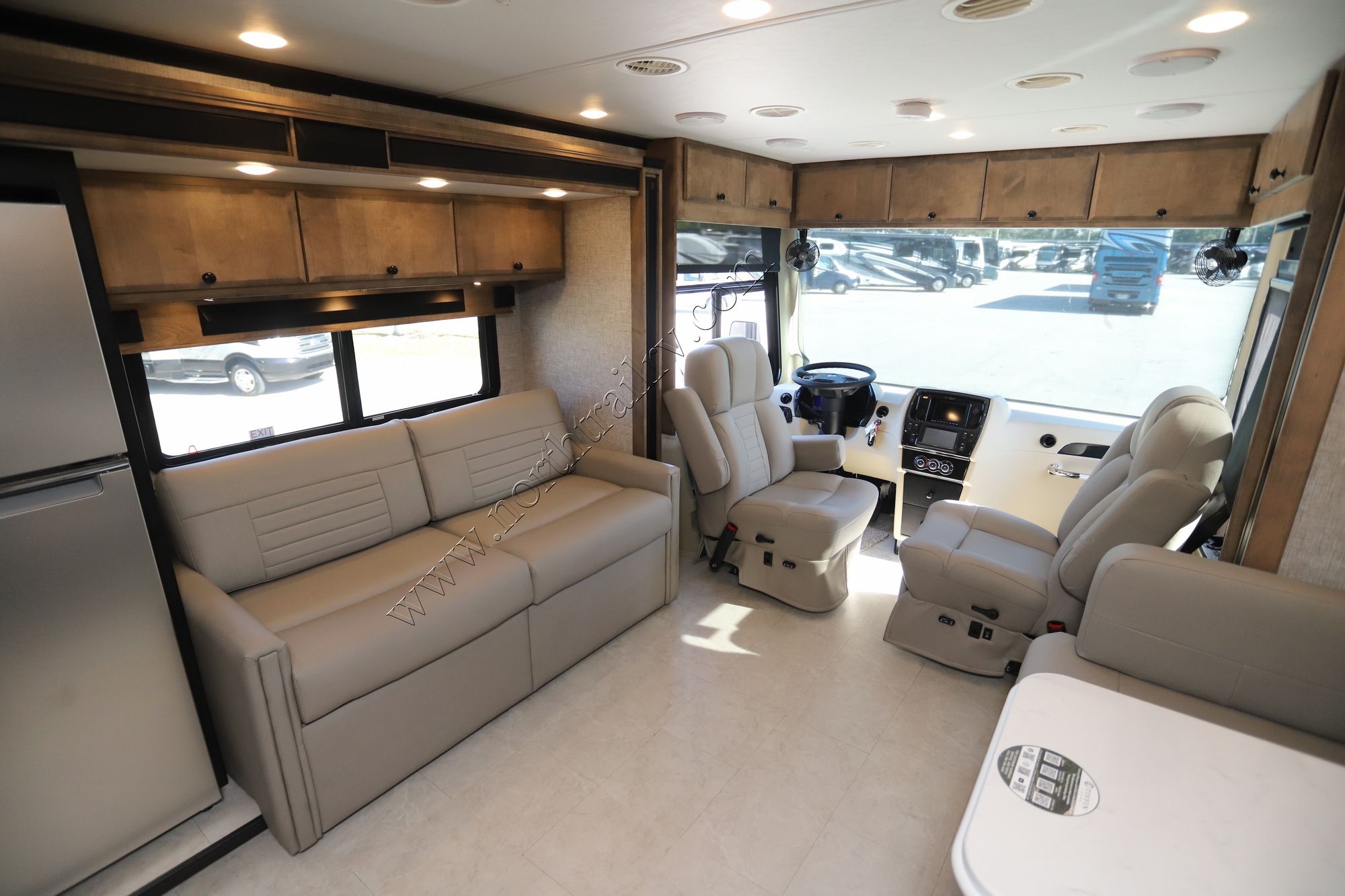 New 2025 Tiffin Motor Homes Breeze 33BR Class A  For Sale