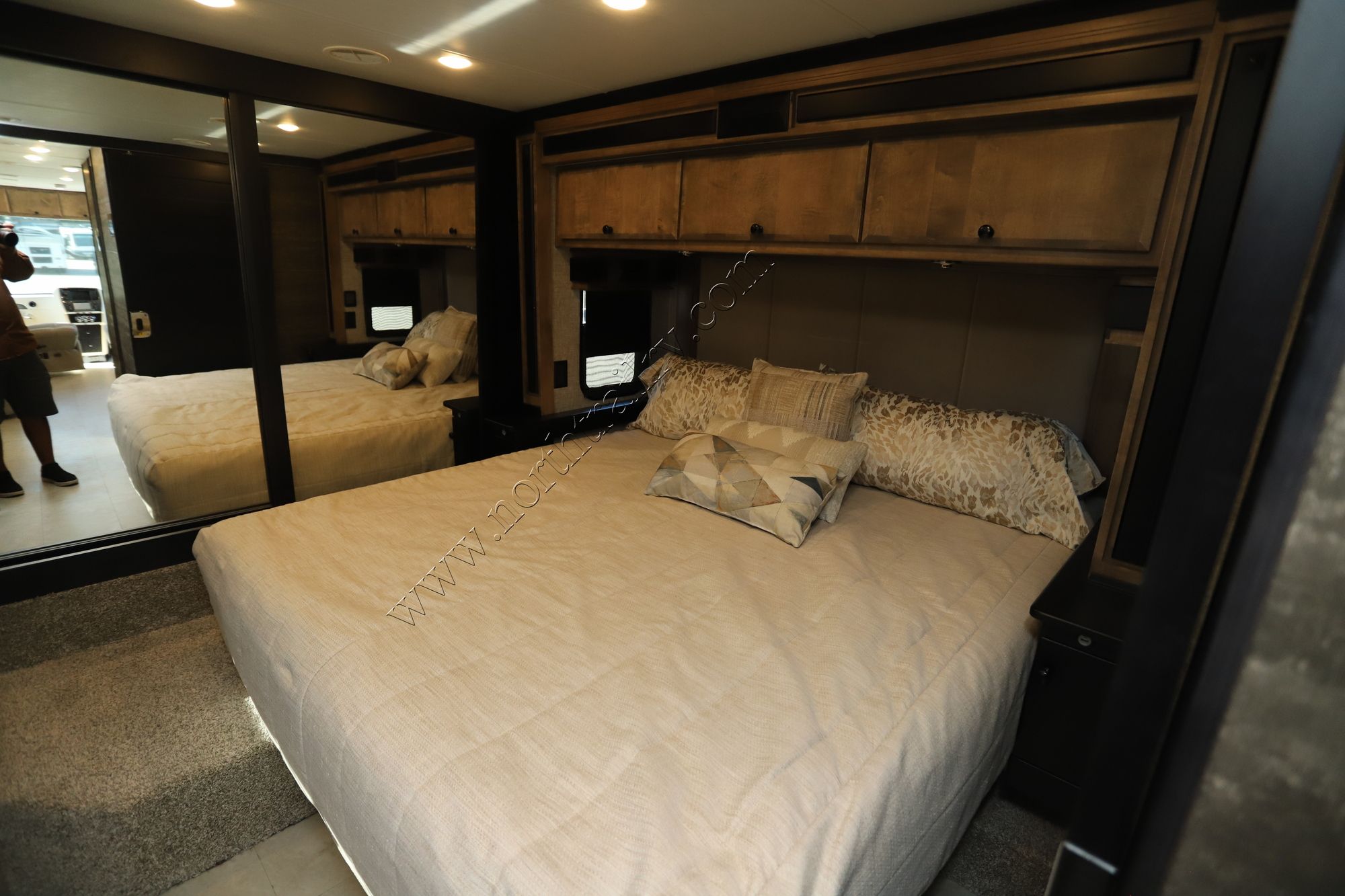 New 2025 Tiffin Motor Homes Breeze 33BR Class A  For Sale