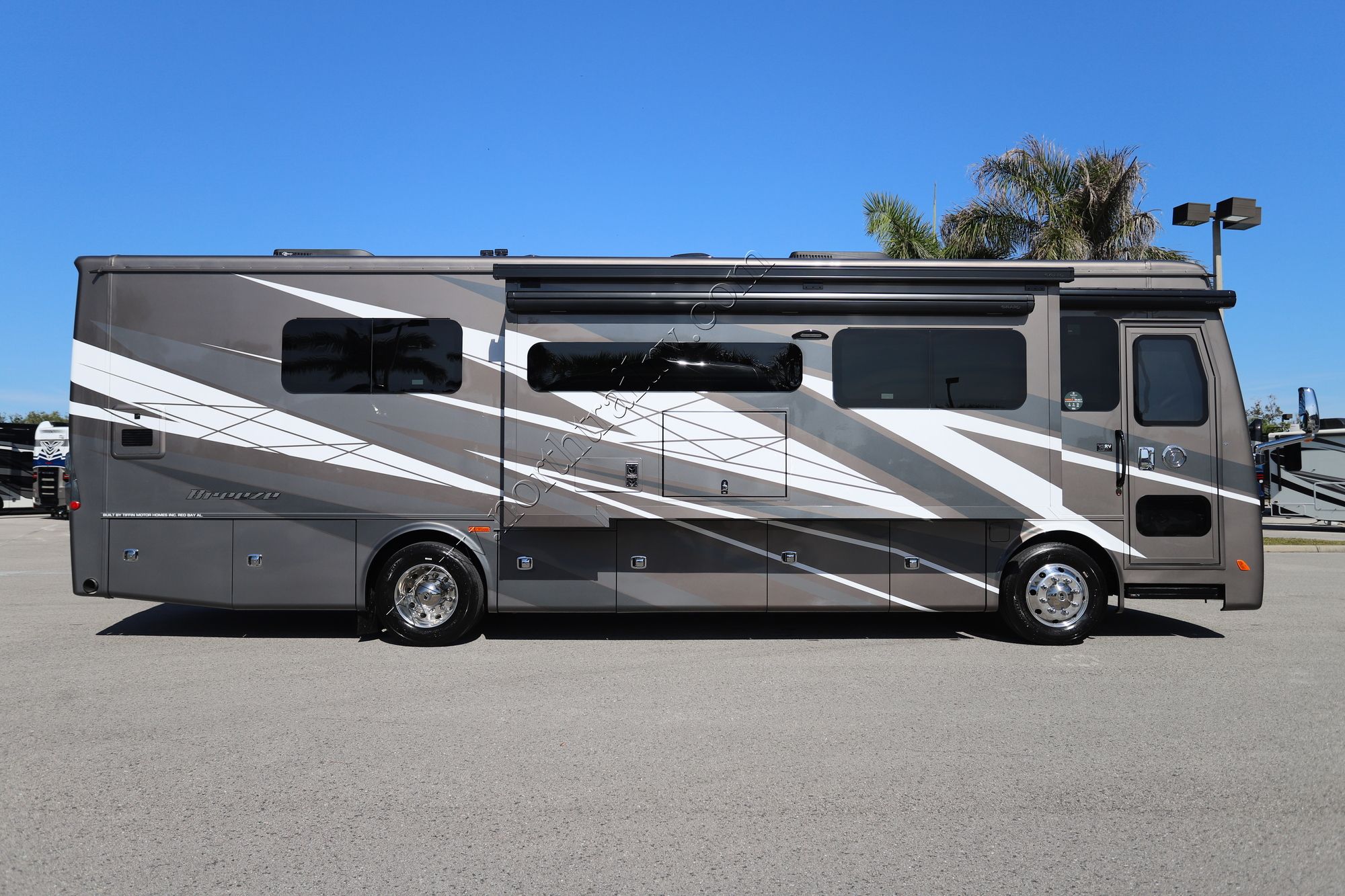 New 2025 Tiffin Motor Homes Breeze 33BR Class A  For Sale