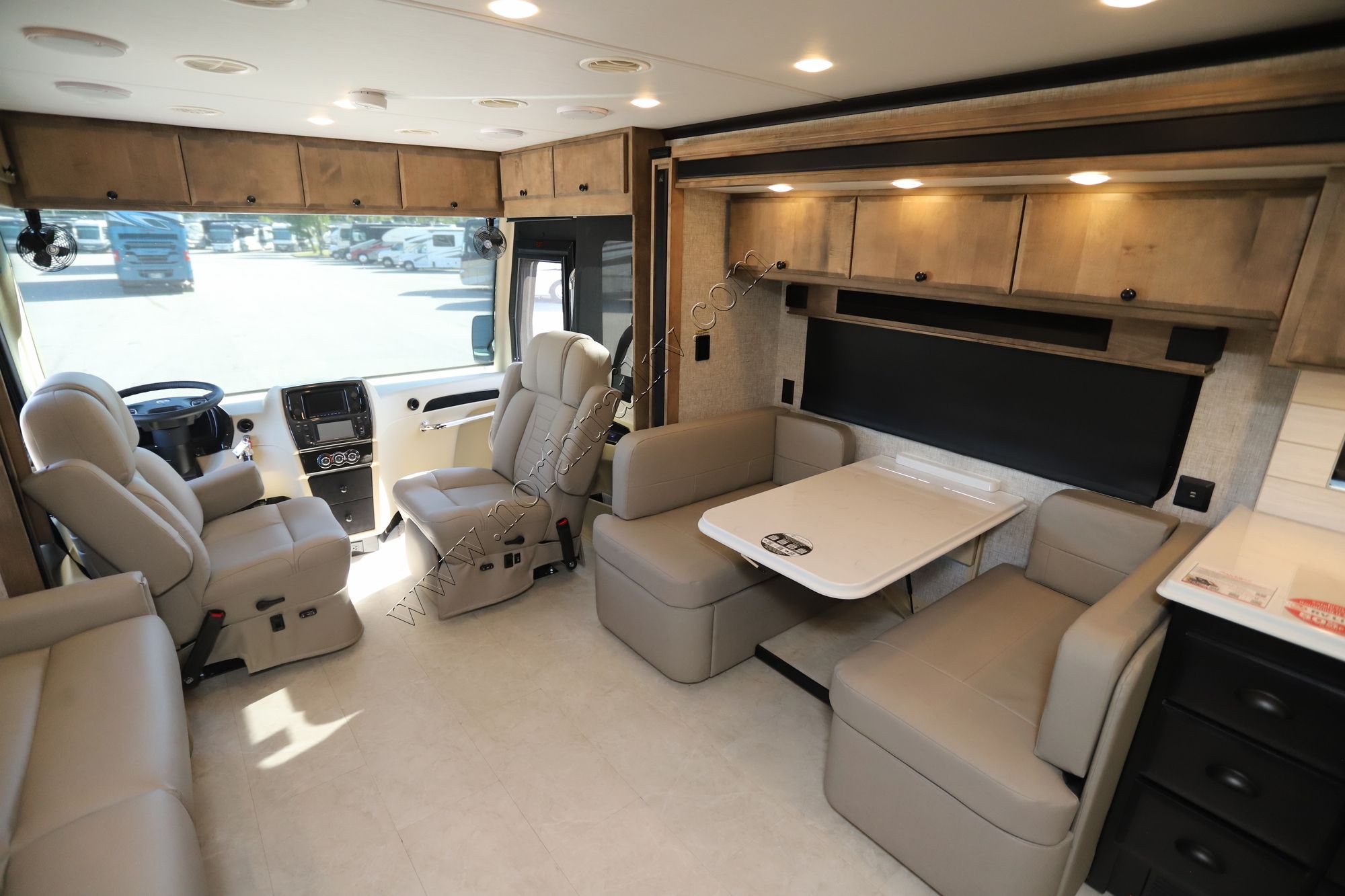 New 2025 Tiffin Motor Homes Breeze 33BR Class A  For Sale