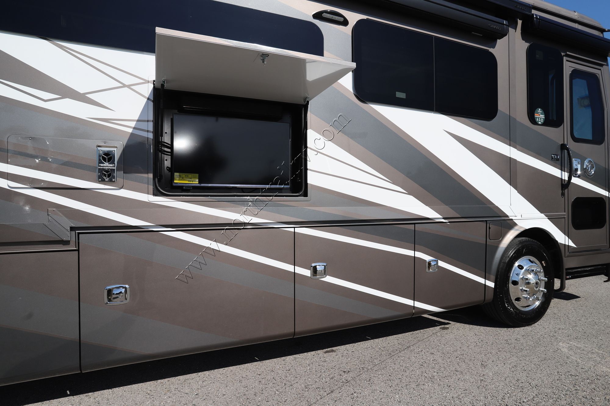 New 2025 Tiffin Motor Homes Breeze 33BR Class A  For Sale