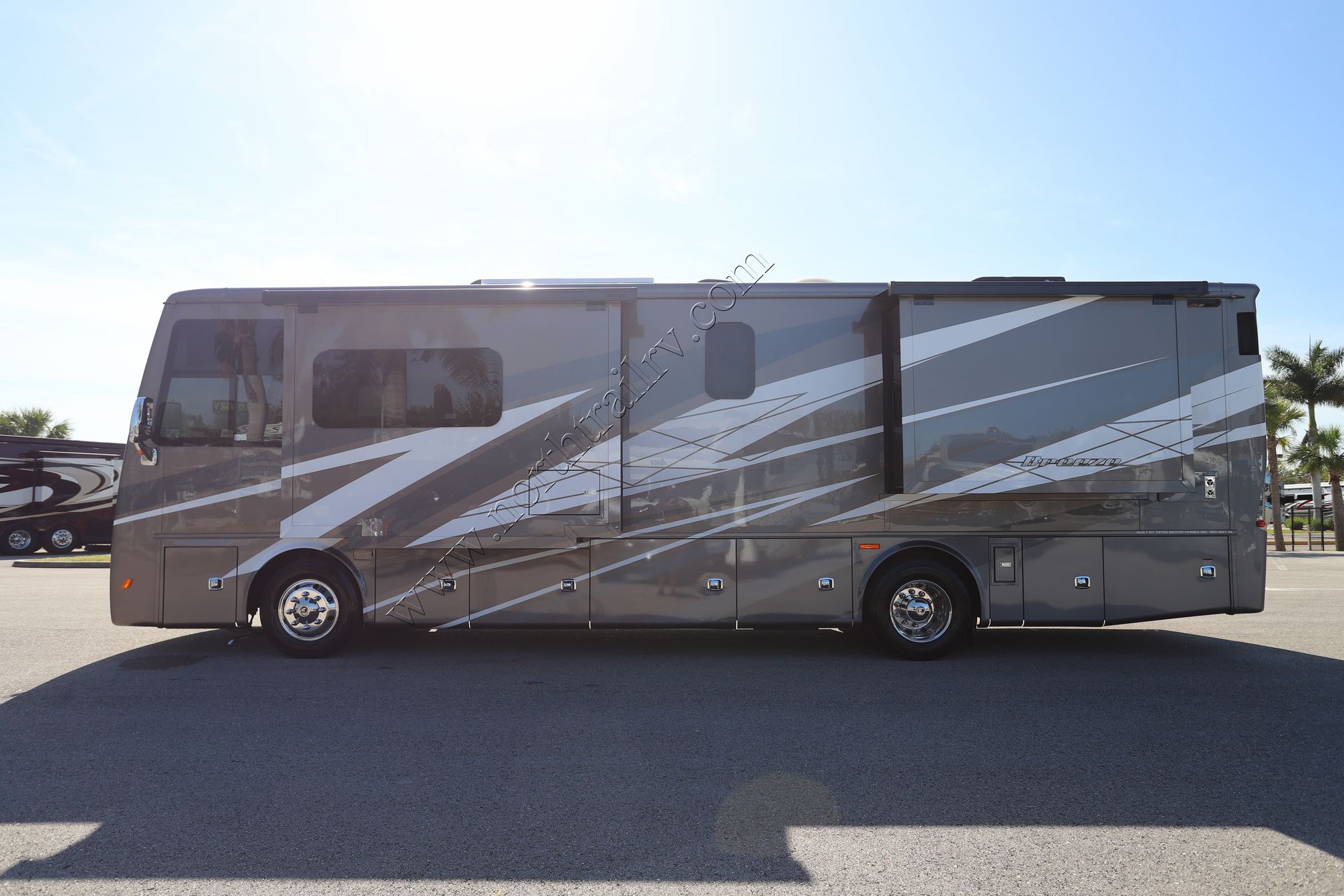 New 2025 Tiffin Motor Homes Breeze 33BR Class A  For Sale