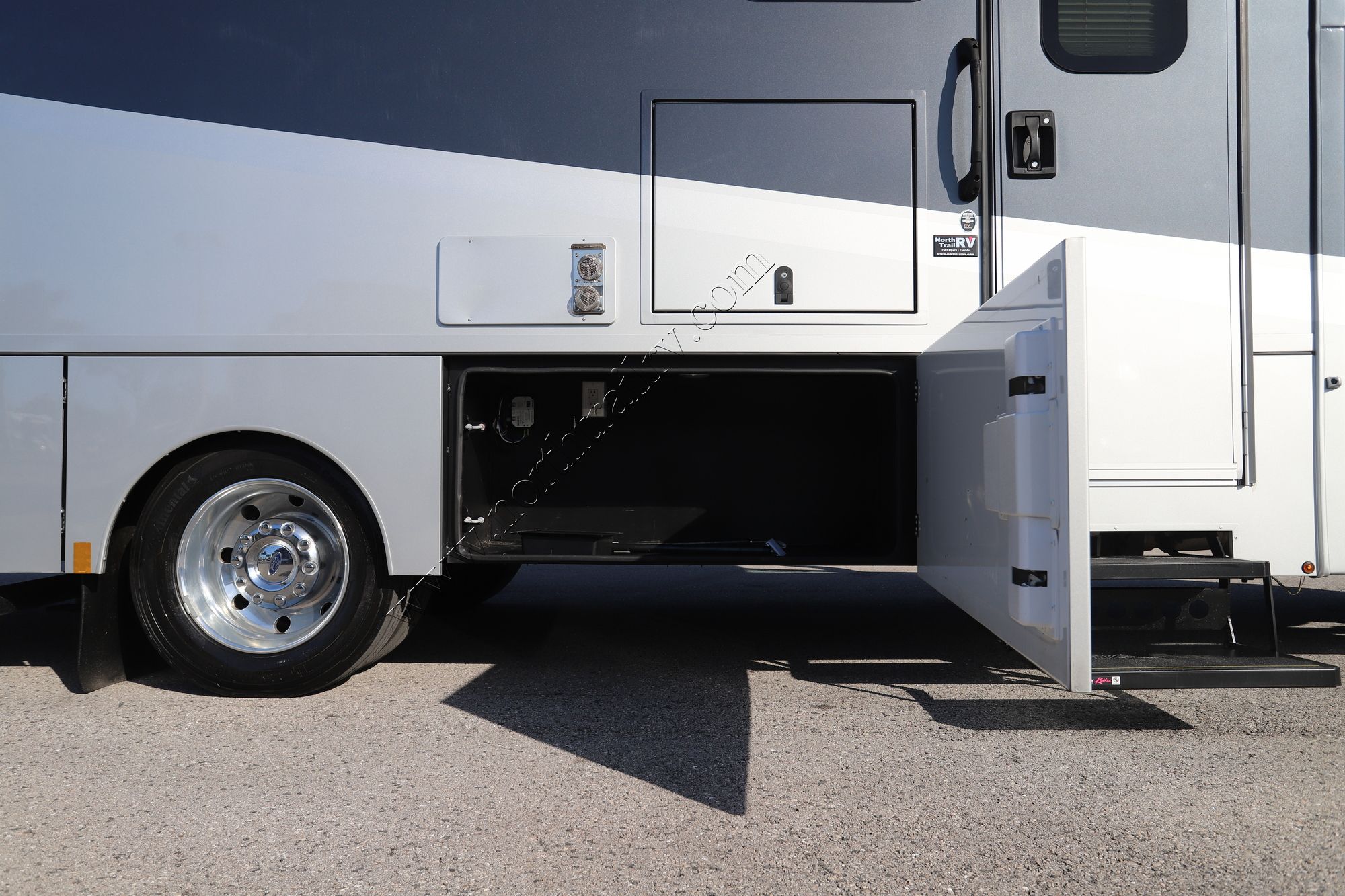 Used 2022 Renegade Rv Veracruz 30VRM Super C  For Sale