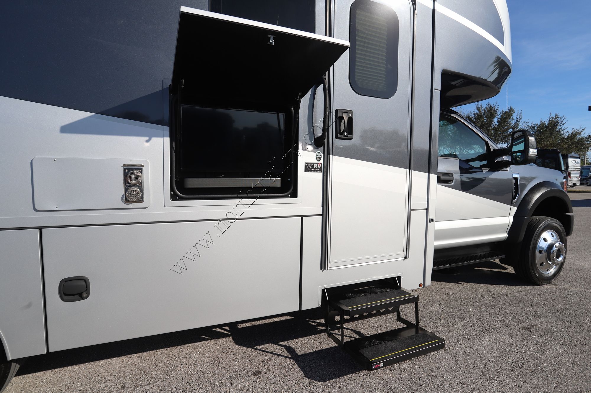 Used 2022 Renegade Rv Veracruz 30VRM Super C  For Sale