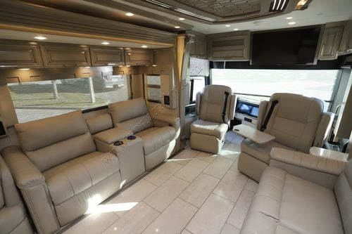 2023 Newmar London Aire 4551