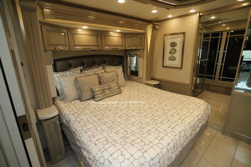 2023 Newmar London Aire 4551