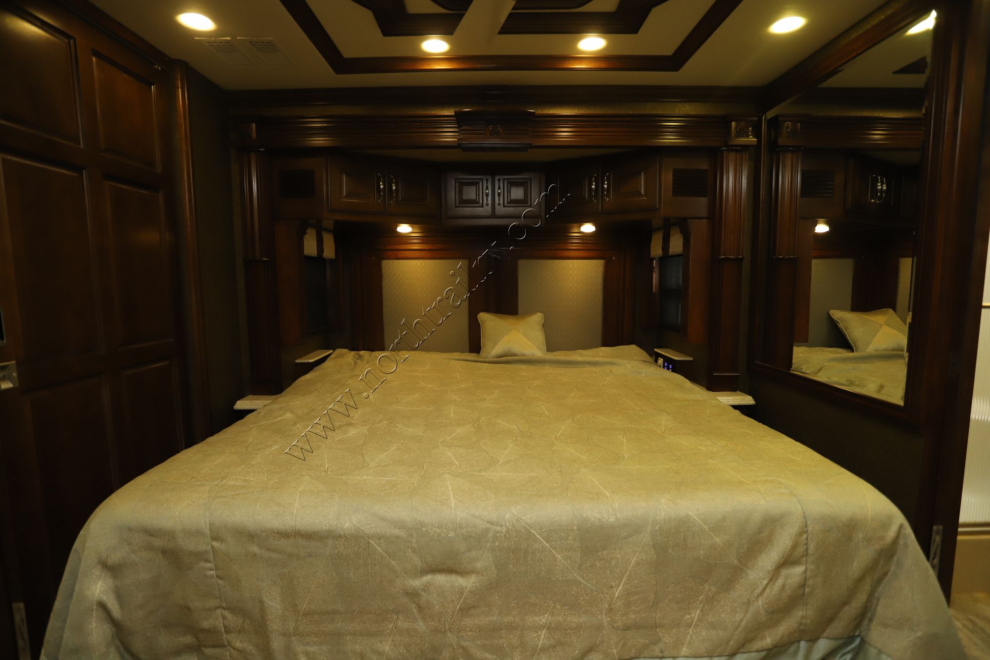 Used 2014 American Coach Tradition 42G Class A  For Sale