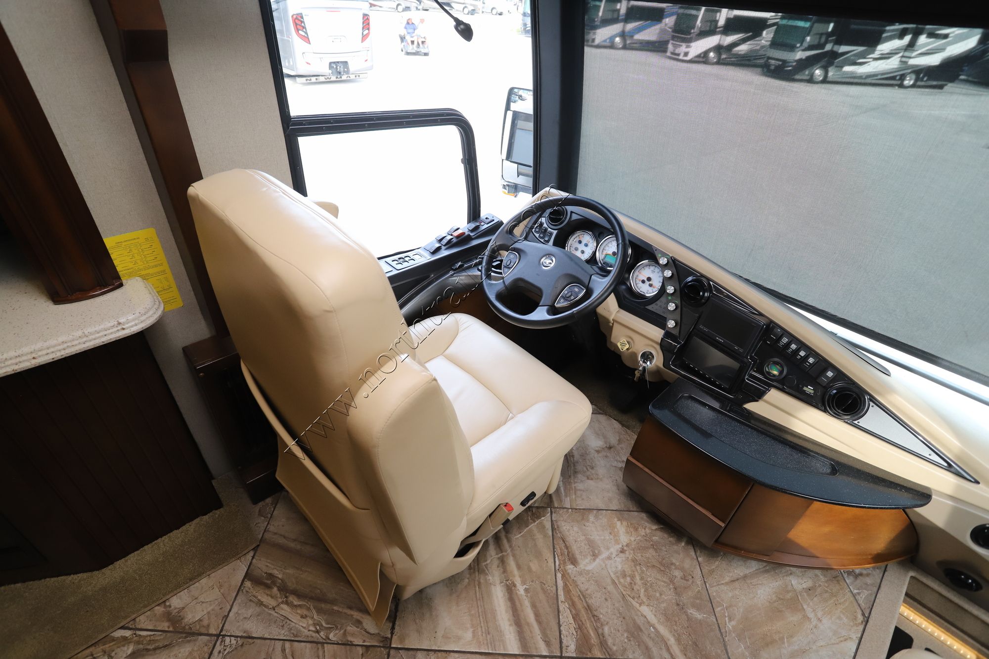 Used 2014 American Coach Tradition 42G Class A  For Sale