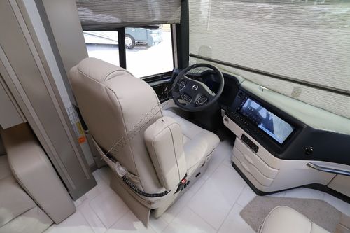 2025 Newmar Essex 4595
