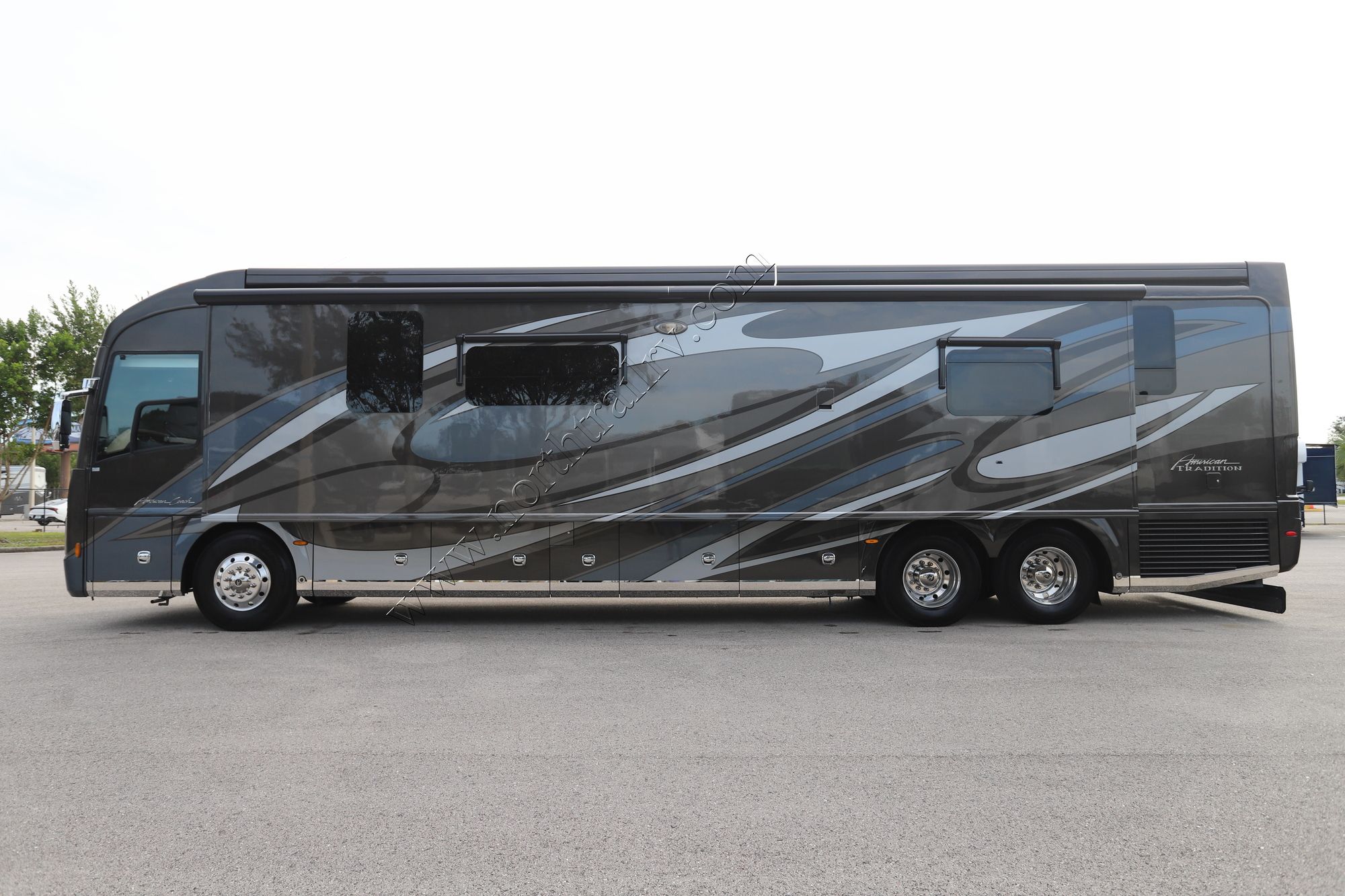 Used 2014 American Coach Tradition 42G Class A  For Sale