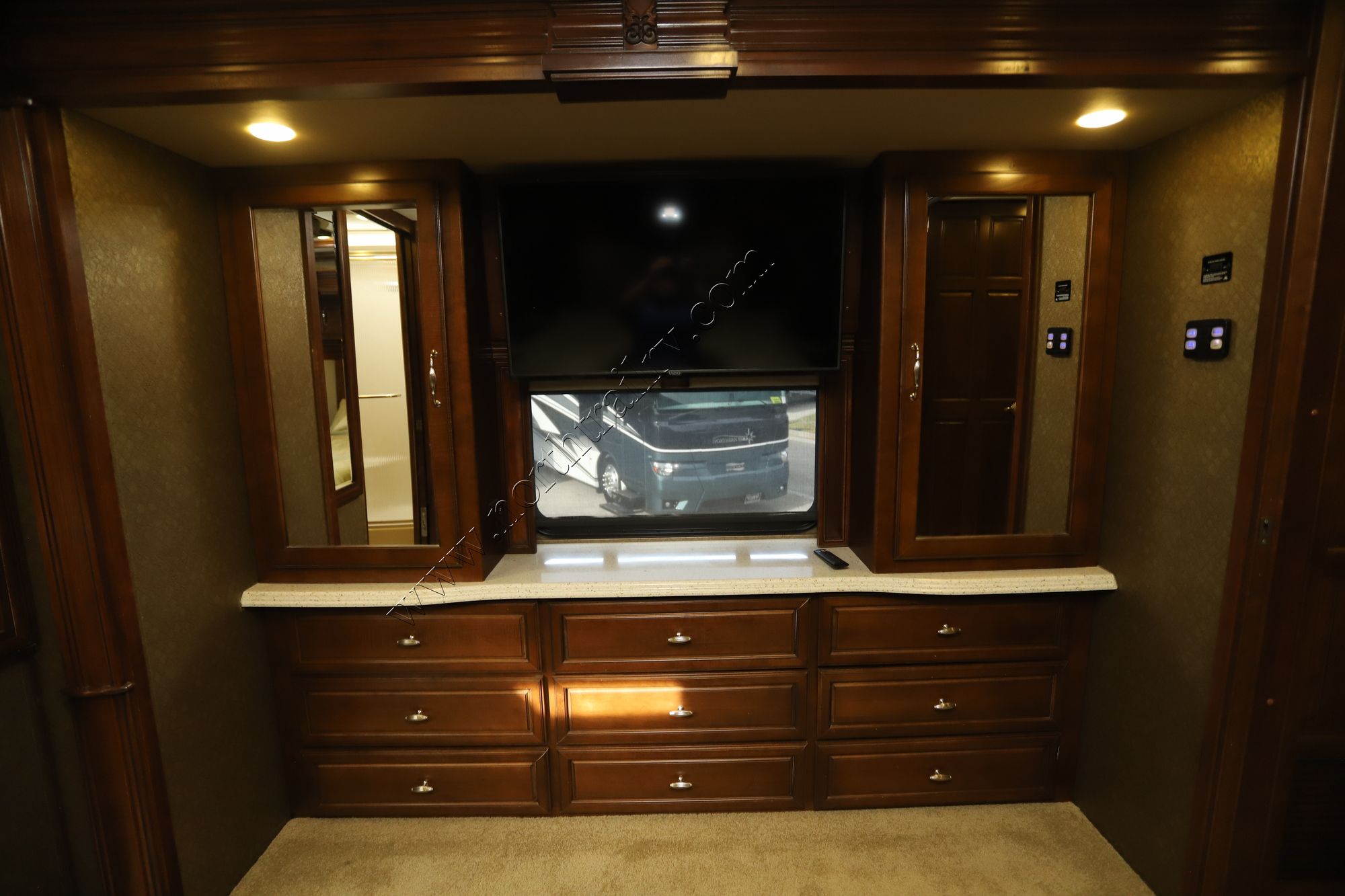 Used 2014 American Coach Tradition 42G Class A  For Sale