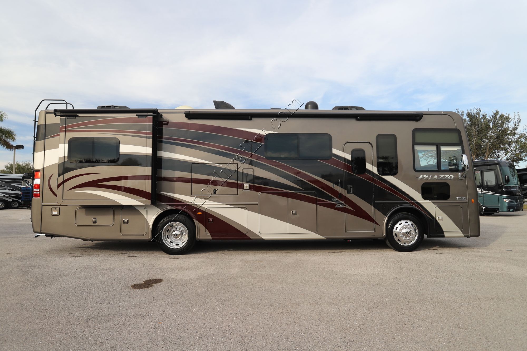 Used 2020 Thor Palazzo 33.2 Class A  For Sale