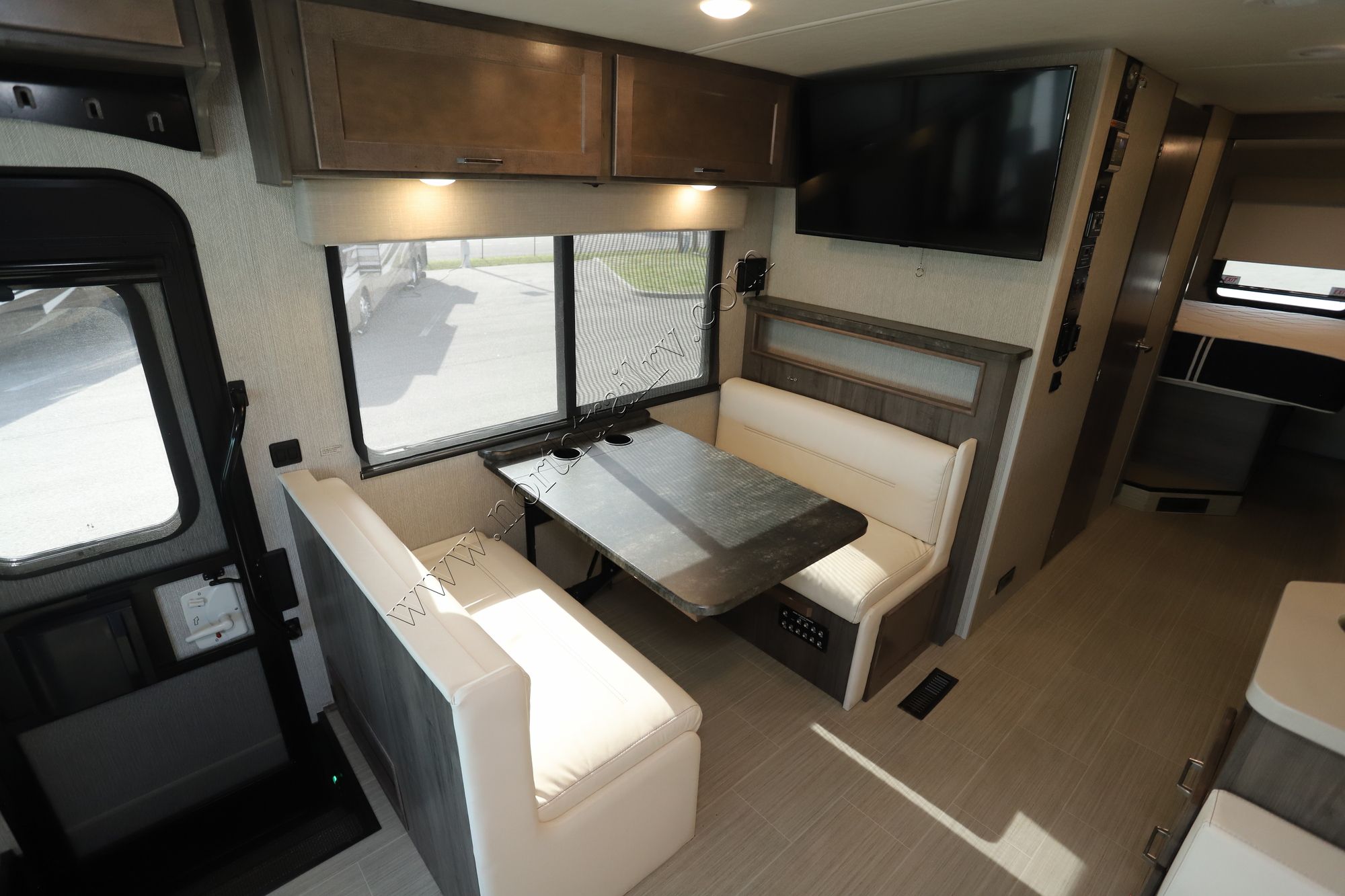 Used 2022 Winnebago Adventurer 29B Class A  For Sale