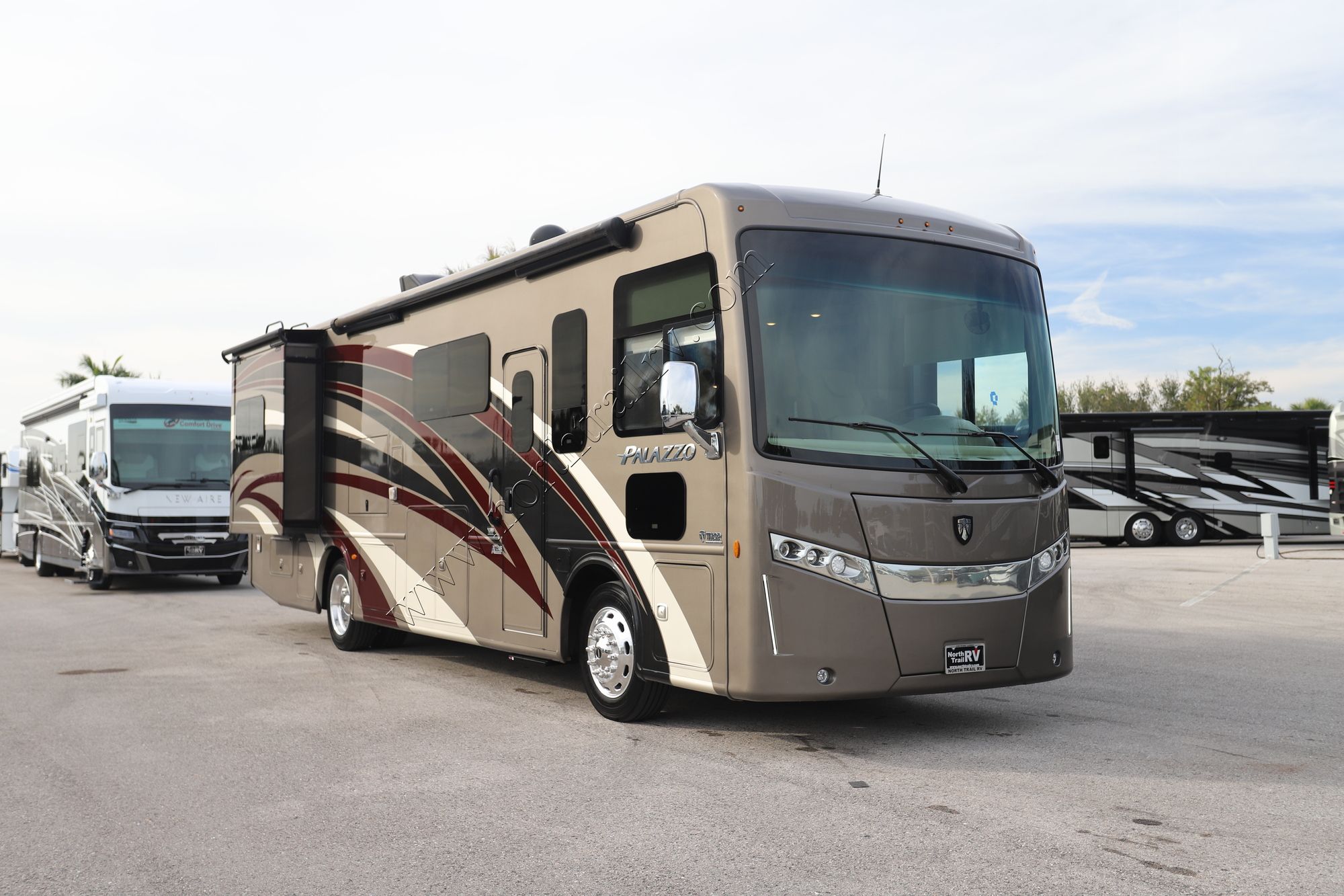 Used 2020 Thor Palazzo 33.2 Class A  For Sale