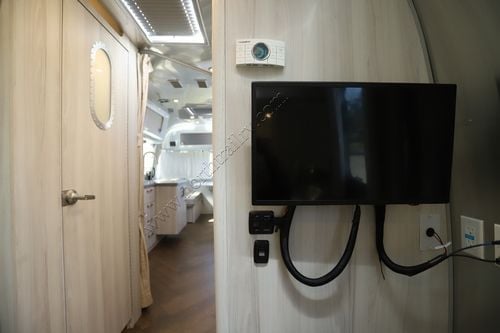 2023 Airstream International 27FBQ