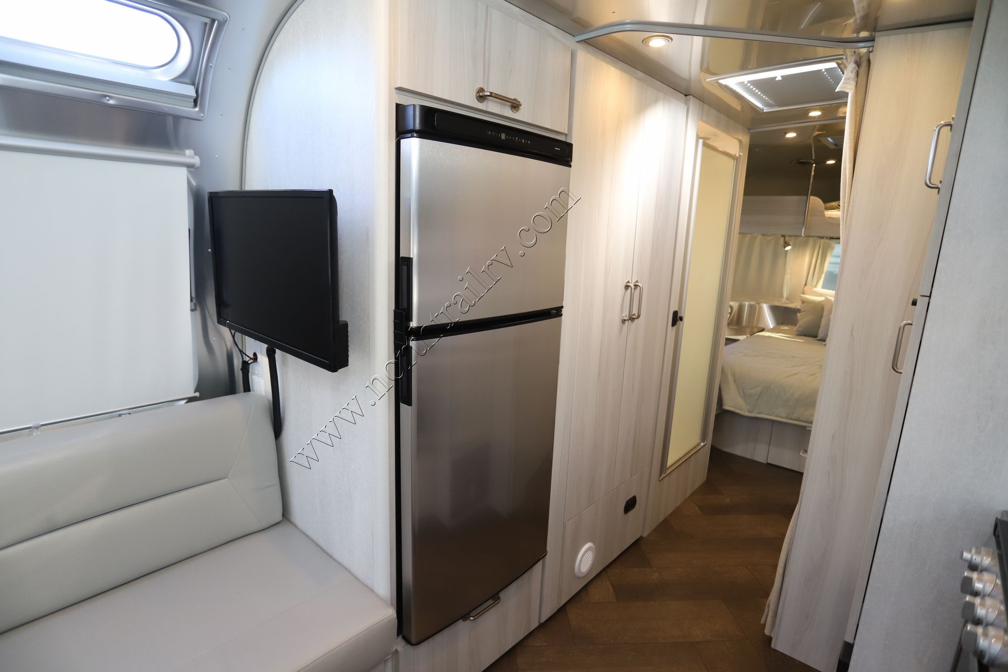 2023 Airstream International 27FBQ Travel Trailer Used  For Sale