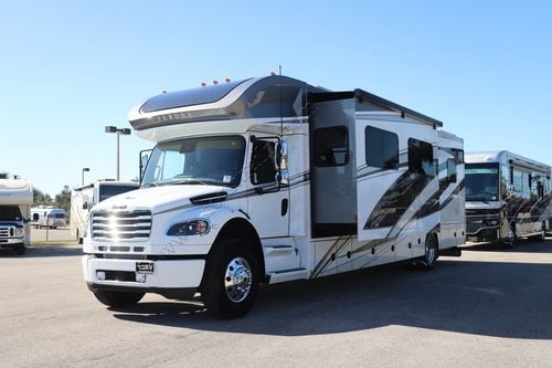 2025 Renegade Rv Verona 40VTS Super C