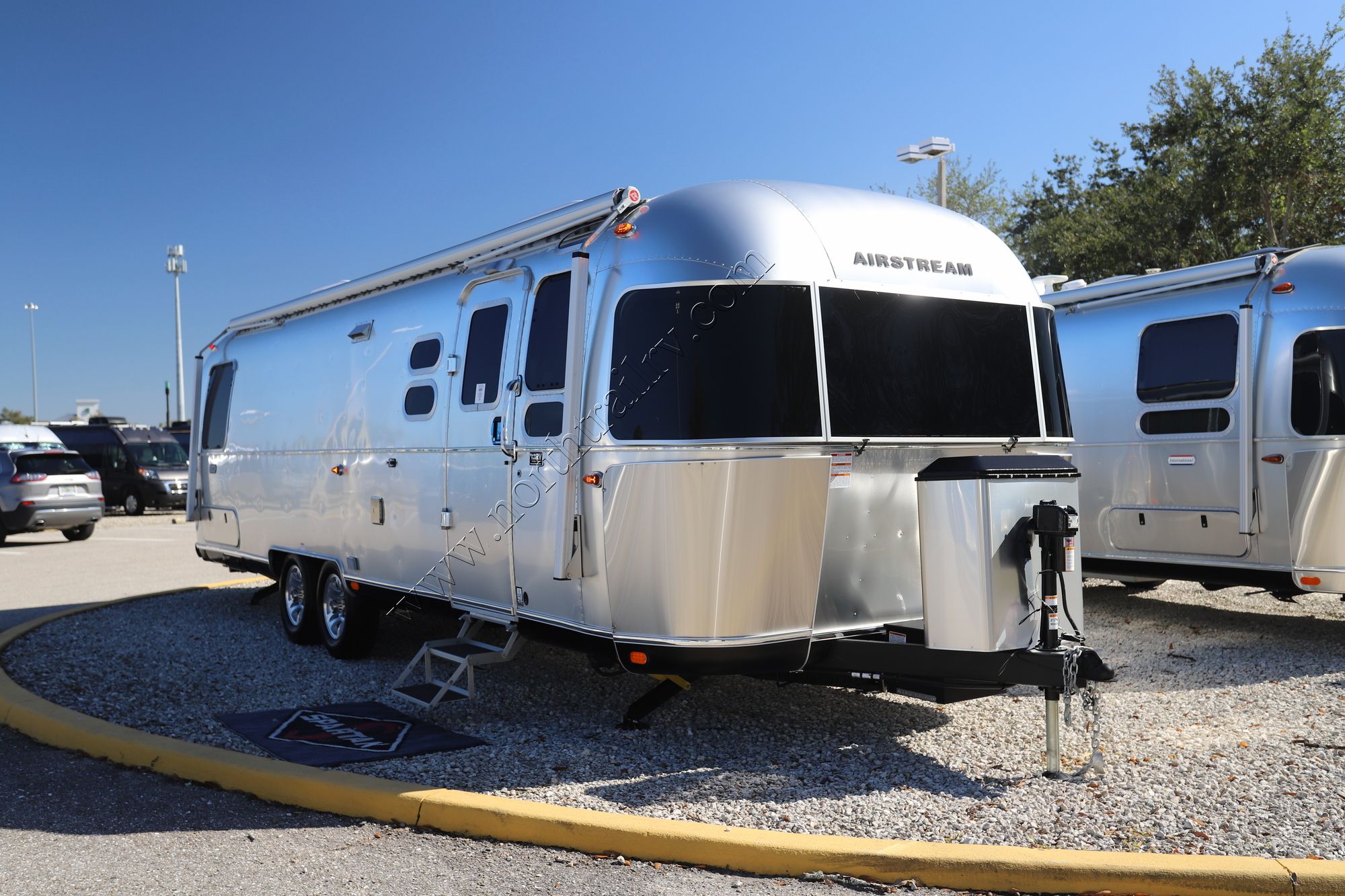 New 2025 Airstream Classic 30RB Travel Trailer  For Sale