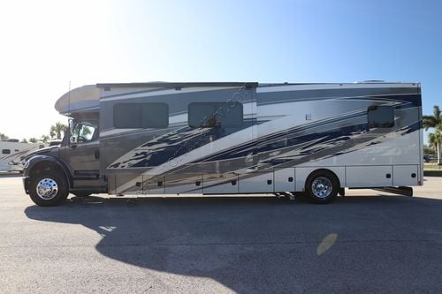 2025 Renegade Rv Verona 40VTS Super C