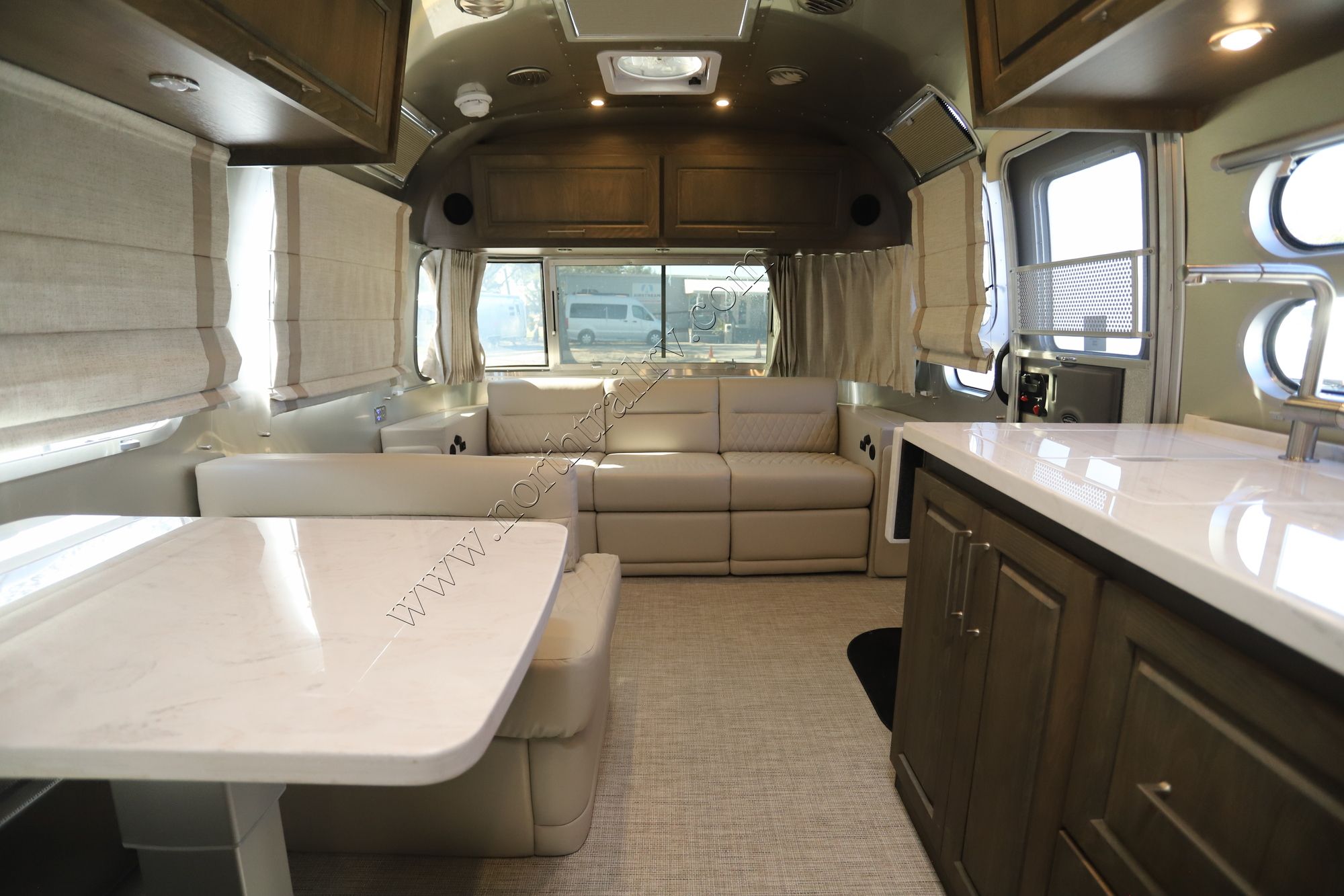 New 2025 Airstream Classic 30RB Travel Trailer  For Sale