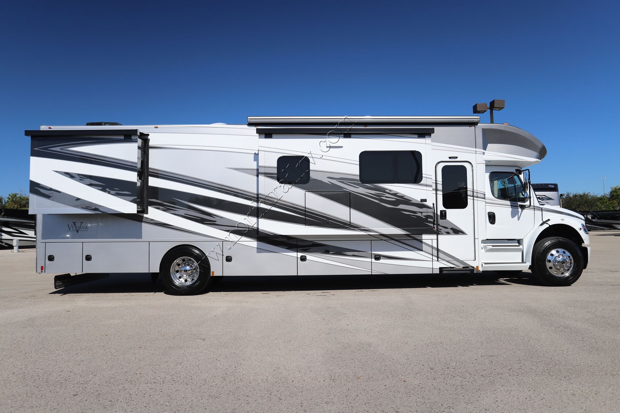 New 2025 Renegade Rv Verona 40VTS Super C  For Sale