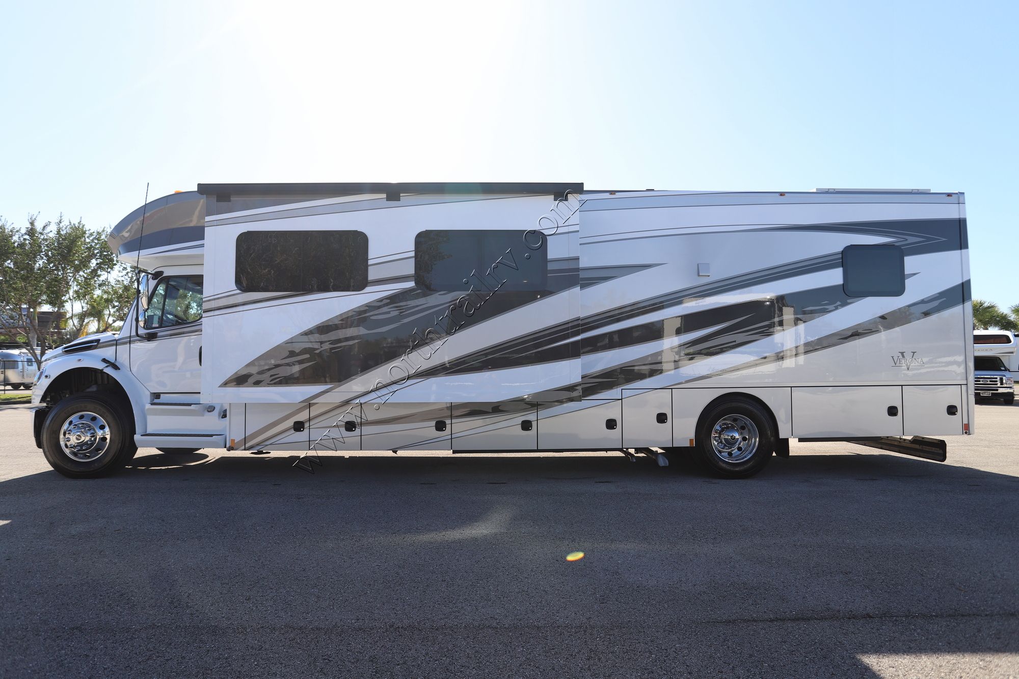 New 2025 Renegade Rv Verona 40VTS Super C  For Sale