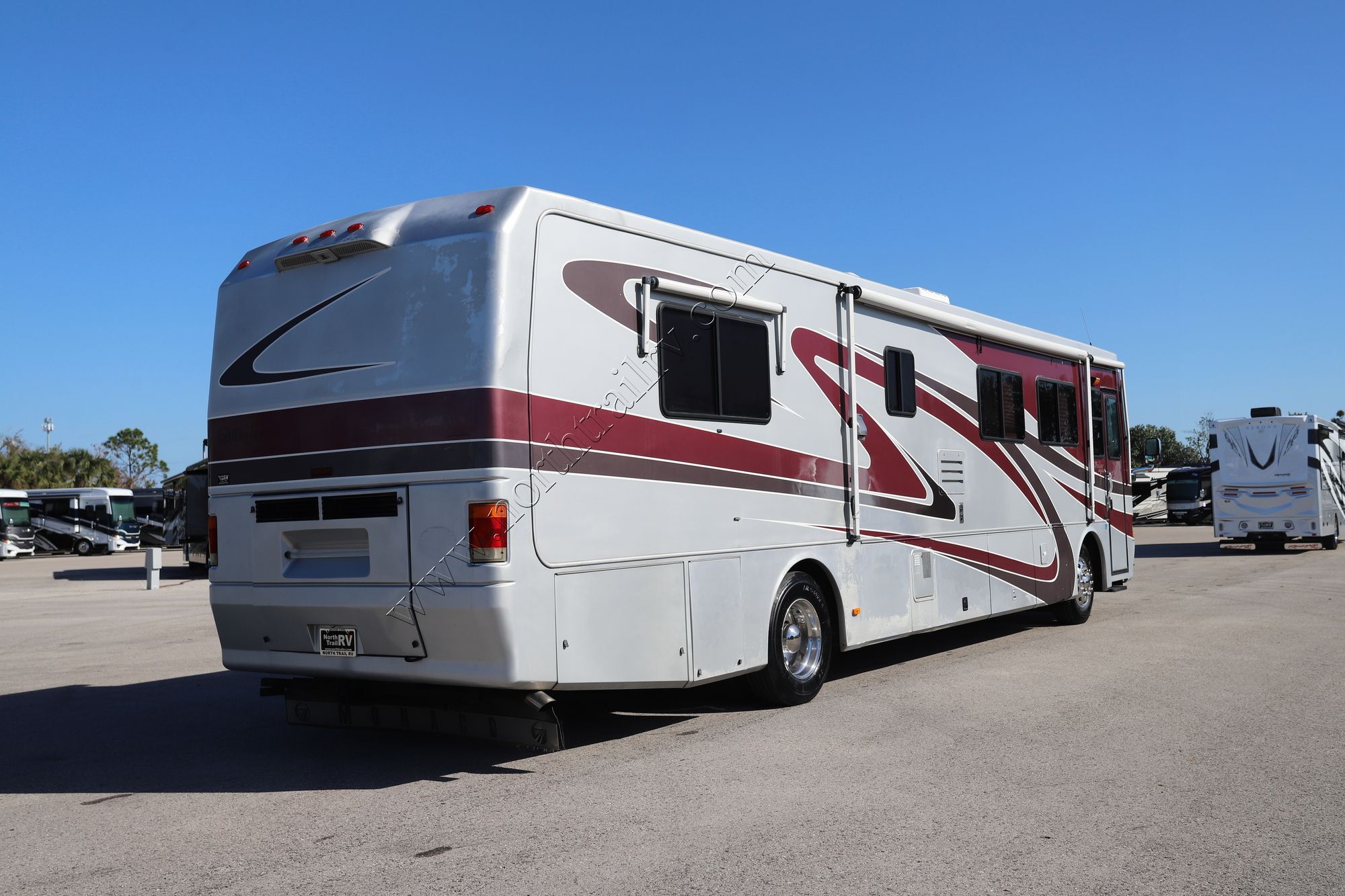 Used 2001 Monaco Windsor 40PBD Class A  For Sale