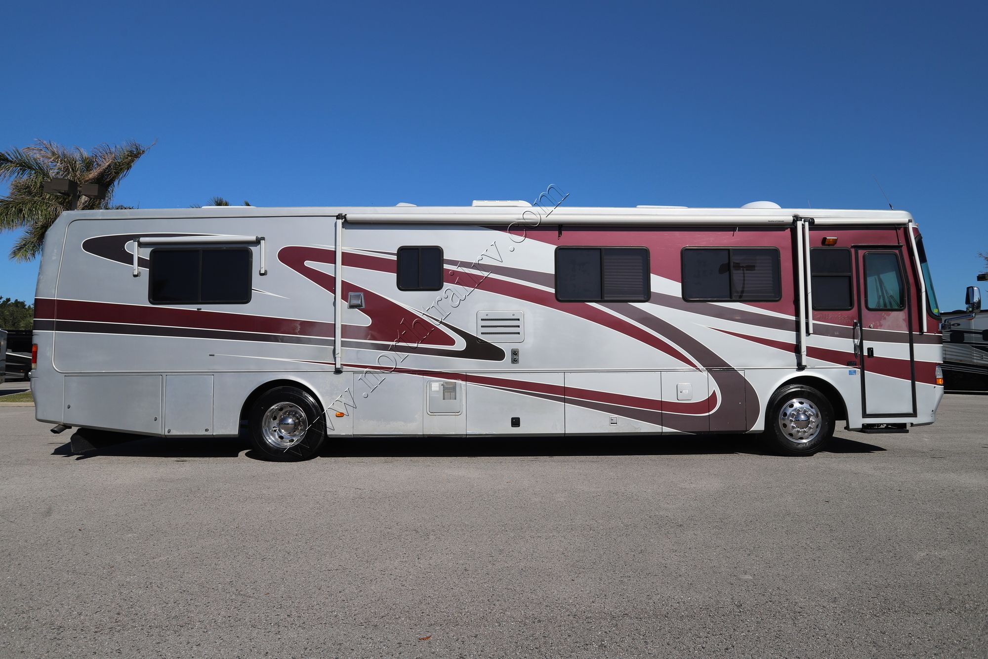 Used 2001 Monaco Windsor 40PBD Class A  For Sale