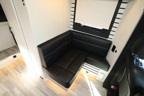 2025 Pleasure-Way Plateau XLRB