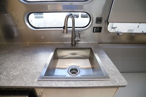 2022 Airstream Flying Cloud 30FB BUNK