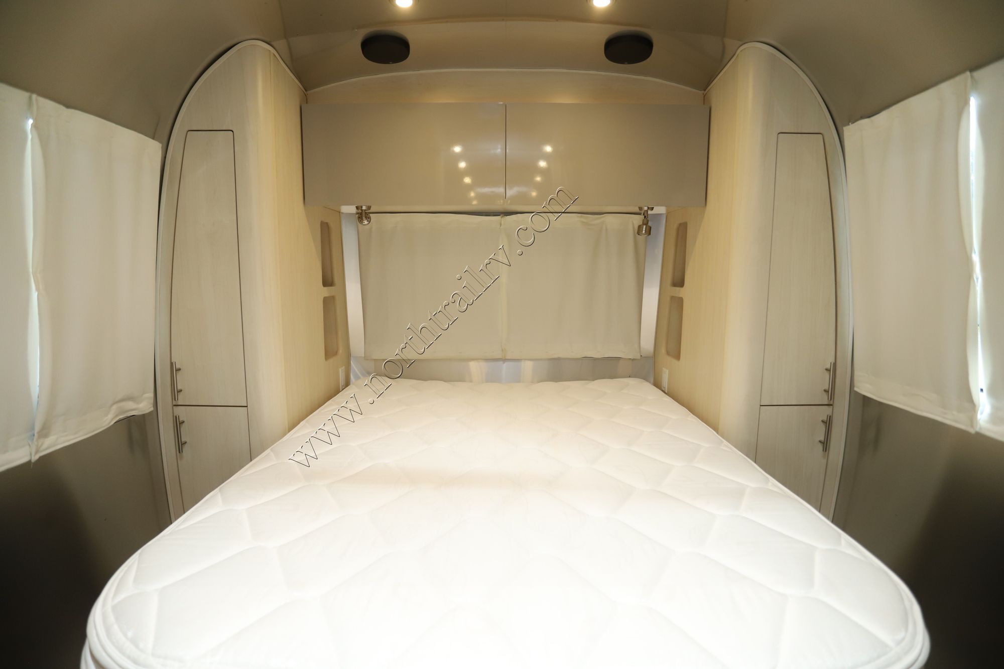 Used 2022 Airstream Flying Cloud 30FB BUNK Travel Trailer  For Sale