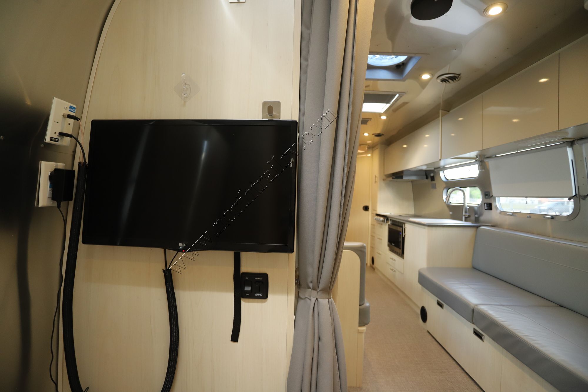 Used 2022 Airstream Flying Cloud 30FB BUNK Travel Trailer  For Sale