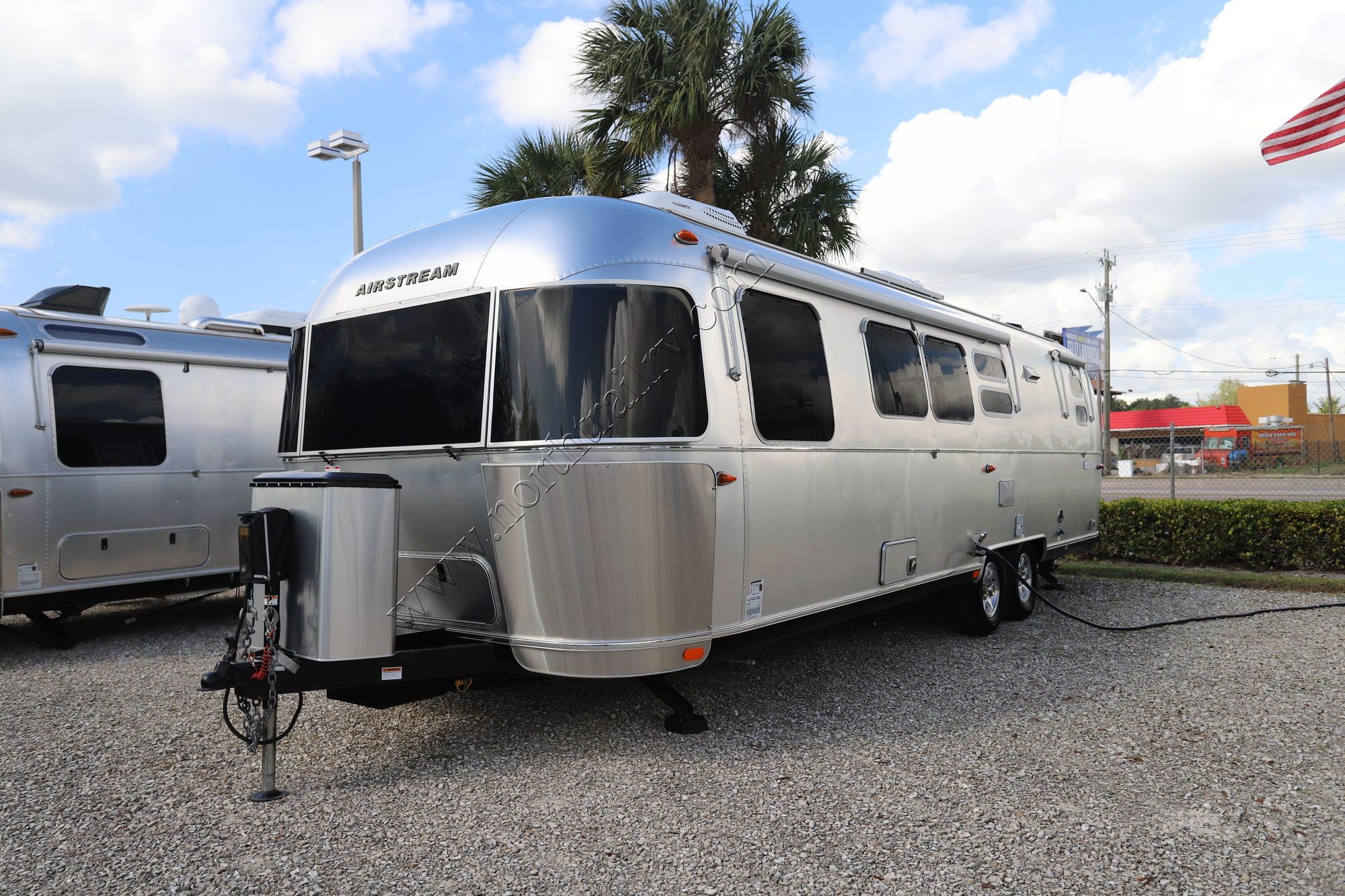 Used 2022 Airstream Flying Cloud 30FB BUNK Travel Trailer  For Sale