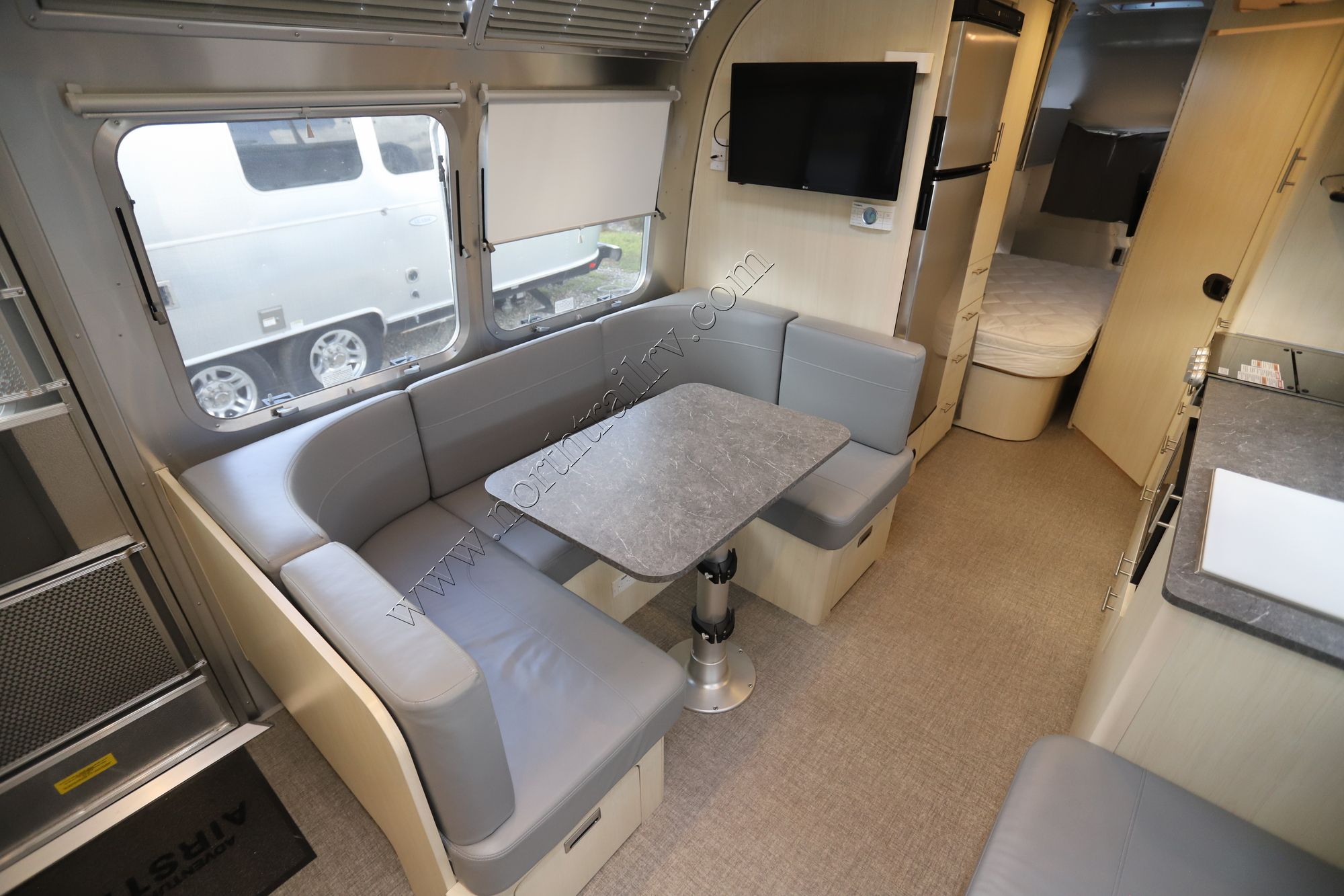 Used 2022 Airstream Flying Cloud 30FB BUNK Travel Trailer  For Sale